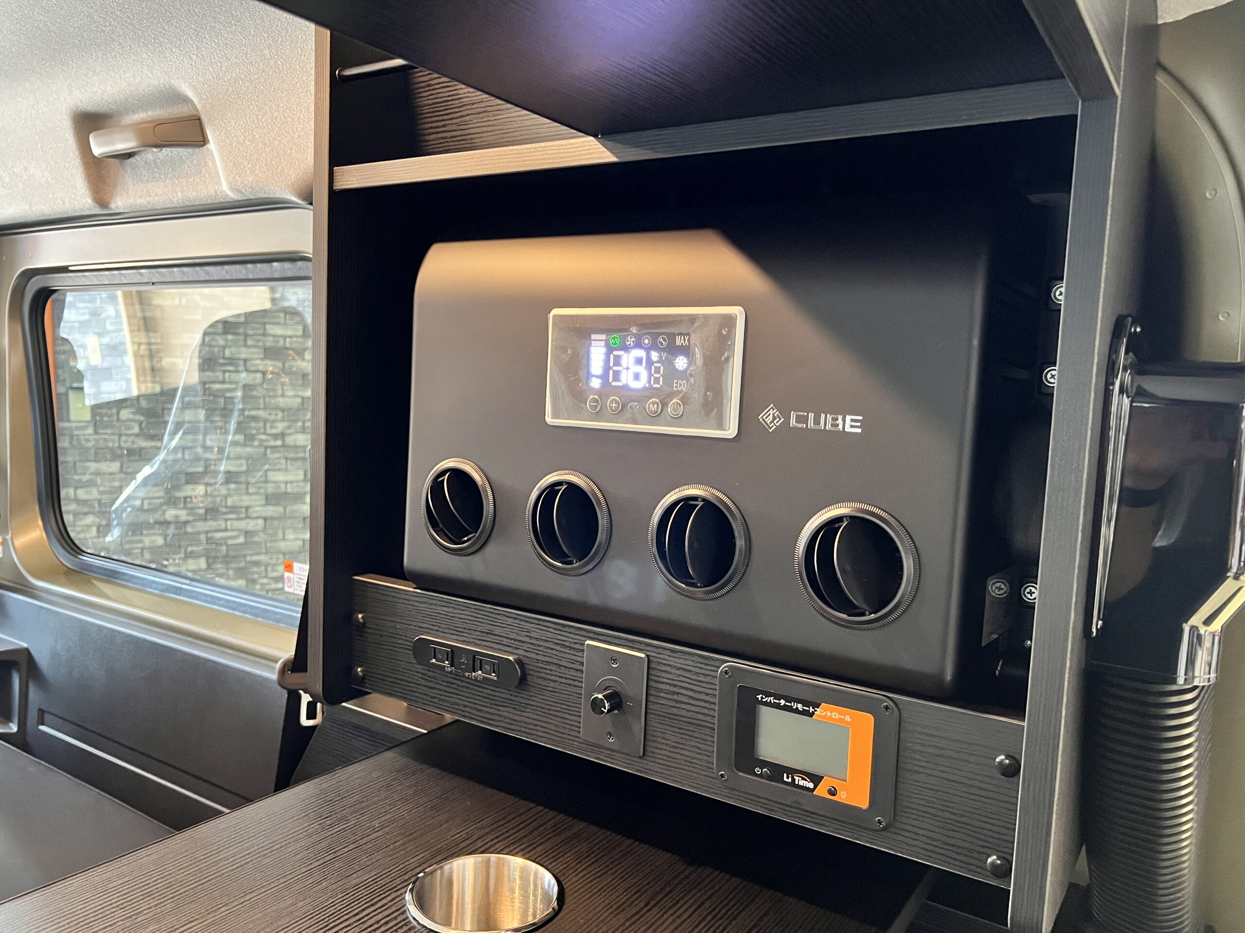 Standardのクーラーと操作部