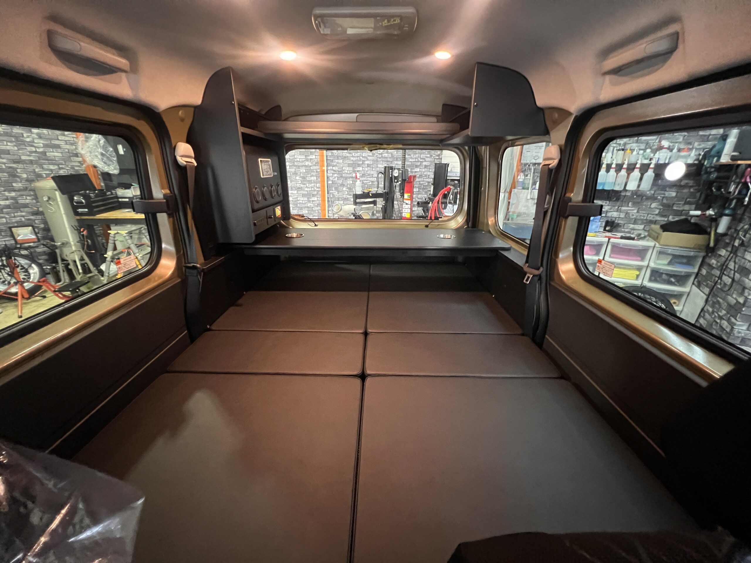 Standardの車内全景